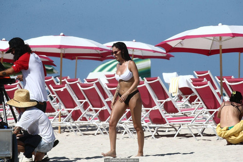 giulia de lellis poses tpless on a beach during a photoshoot in miami beach april 29 2019 40.jpg