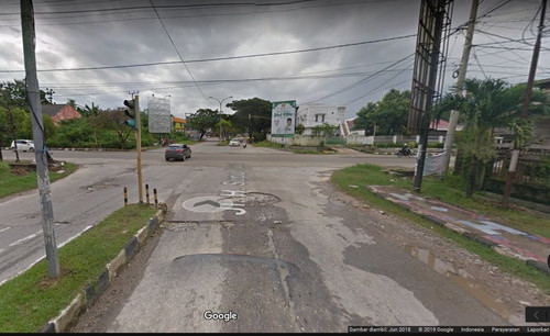 Lampu Merah Graha Pena.jpg
