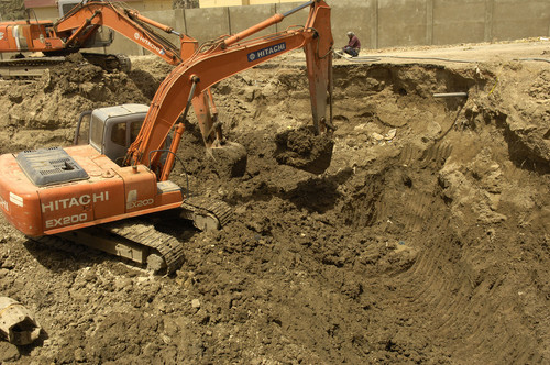 1920px Hitachi excavator EX200.jpg