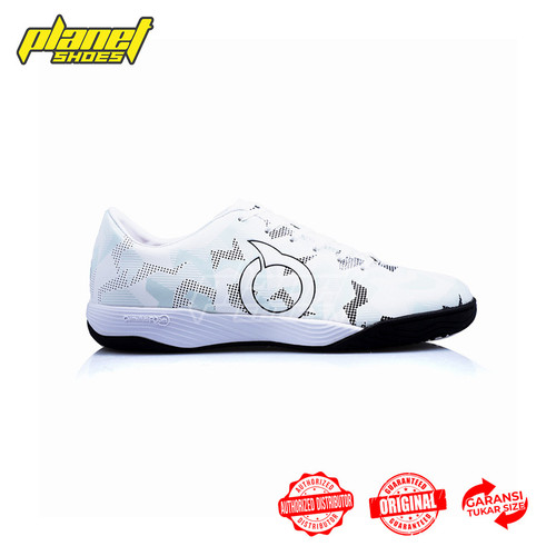ORTUSEIGHT JOGOSALA STORM BREAKER IN WHITE.jpg