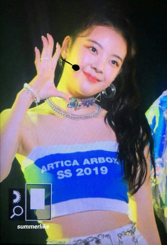 Itzy Lia 190811 black mic (3).jpg