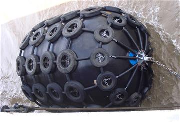 pneumatic fender.jpg