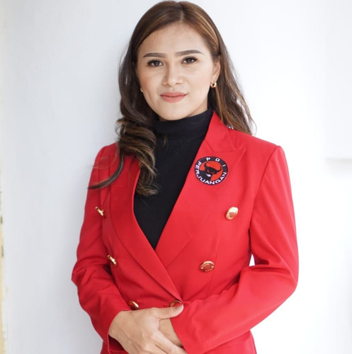 Debora Sumolang (2) Caleg PDIP Minahasa