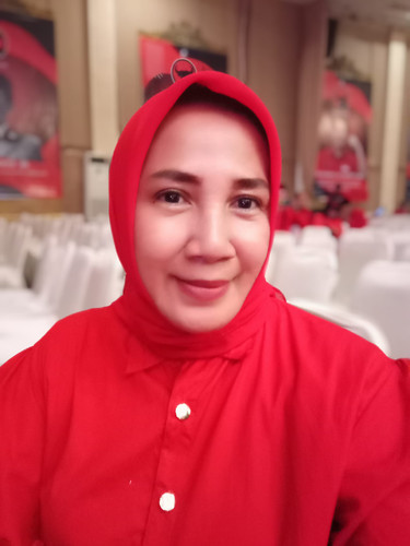 Laly Lakana Caleg PDIP Kotamobagu.jpg