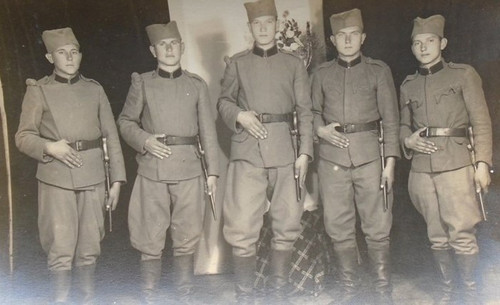 fotka vojnika kraljevine jugoslavije bajonetama m 24 slika 59196918.jpg