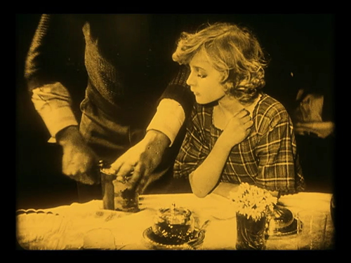 Die.Freudlose.Gasse.aka.The.Joyless.Street.1925.DVDrip HANDJOB.mkv 20191213 175802.804.png