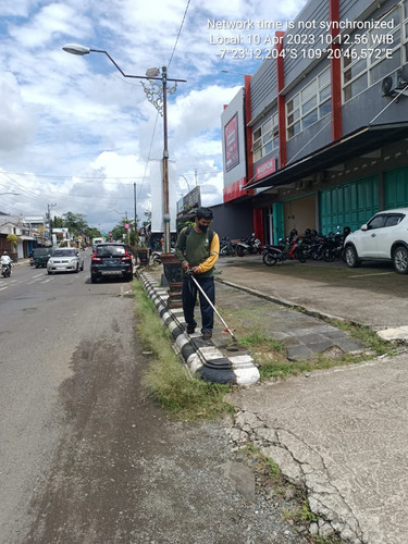 Letjend MT Haryono (rumput).jpg