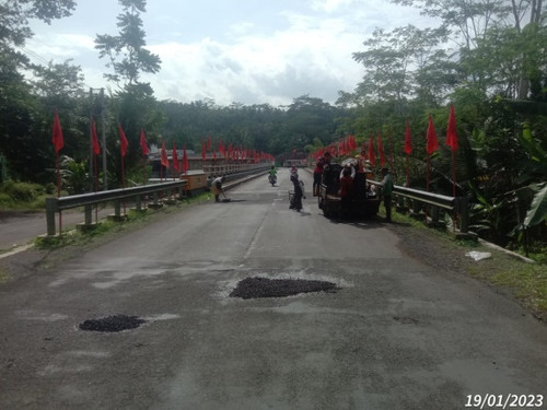 Karanganyar Karangmoncol (penambalan).jpg