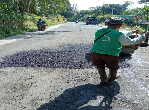Karanganyar Karangmoncol (Penambalan).jpg