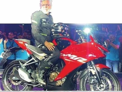 Karizma XMR 210 (1).jpg