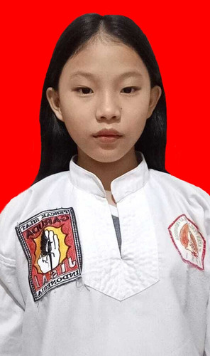 scaled Yenyen baju silat.jpg