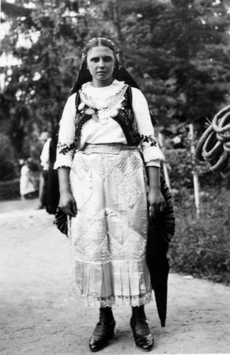 Serbian traditional costume from the vicinity of Belgrade.jpg