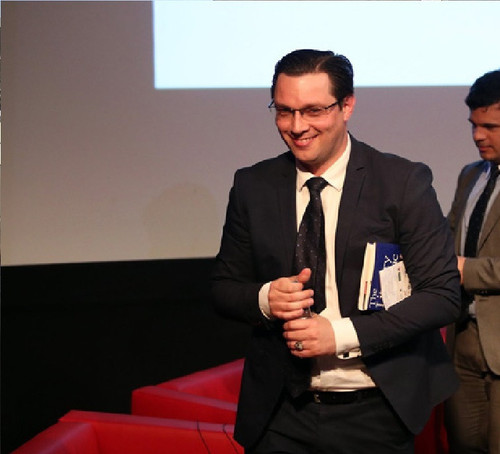 idiota populista.jpg