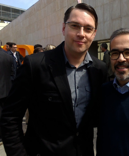 idiota populista.jpg