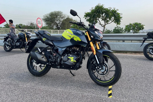 Xtreme 160R 4V (2).jpg