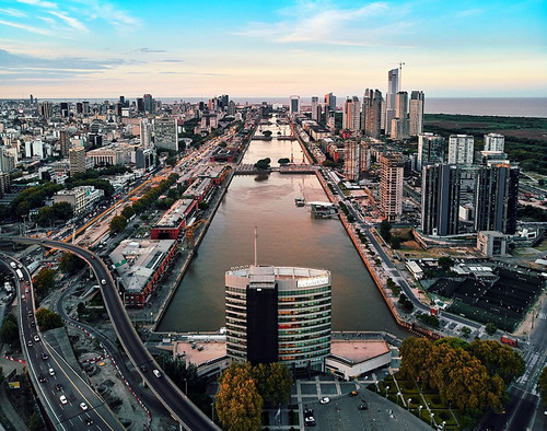 800px Puerto Madero, Buenos Aires (40689219792).jpg