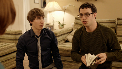 Friday.Night.Dinner.S02E01.Buggy.1080p.AMZN.WEB DL.DDP2.0.H.264 pawel2006 00.04.43.png