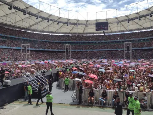 Confusão e indignação marcam show de bispo na Fonte Nova