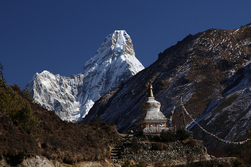 The Stupa at Jamdandma, Ama Dablam in the background at 6856m.jpg
