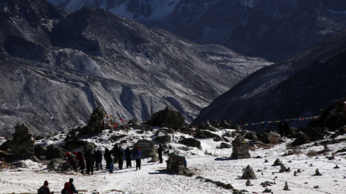 Chukpo Lari, a mermorial to climbers who have died on Everest.jpg