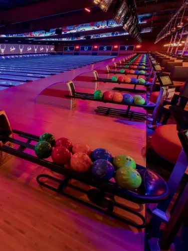 BowleroLA CenterLandingPage LocalizedCenterHero Mobile 750x1000 Retina 5.webp