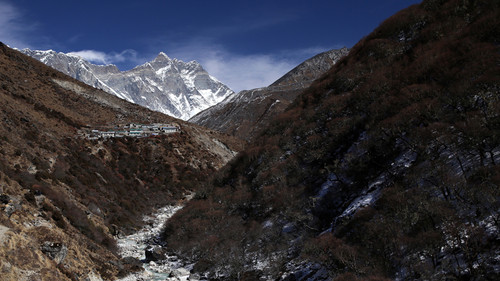 Imja Kholas river, Shomore Village with Everest and the Lhotse range.jpg