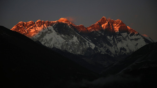 Everest and Lhotse range at sunset from Tengboche.jpg