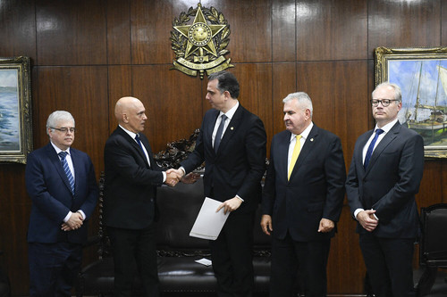 moraes entrega a pacheco sugestoes ao pl das fake news 25042023175551469.jpg