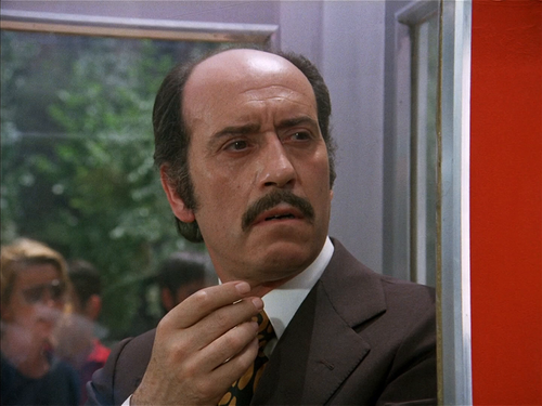 La%20Cabina%20AKA%20The%20Telephone%20Box%20%5B1972%5D.1080p.WEB DL.AAC2.0.H264 00.12.17.png