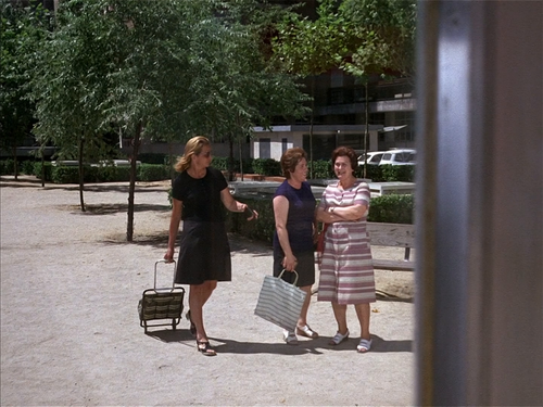 La%20Cabina%20AKA%20The%20Telephone%20Box%20%5B1972%5D.1080p.WEB DL.AAC2.0.H264 00.07.22.png