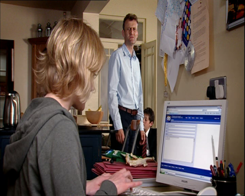 Outnumbered.S01E01.PAL.DVD.REMUX.DD.2.0 SPLiFF 00.10.22.png