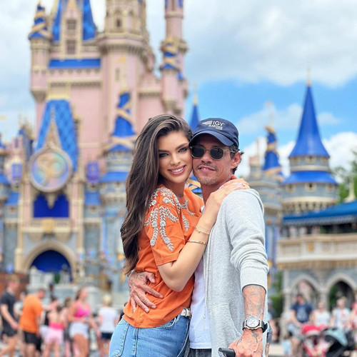 nadia ferreira y marc anthony en disney.jpg