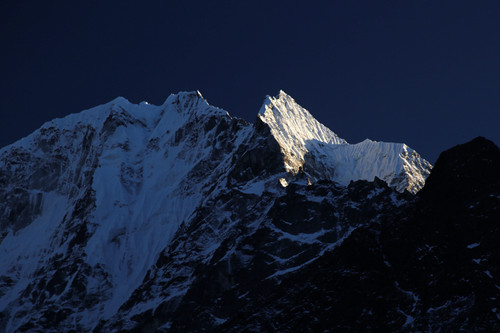 Thamserku 6608m SE from Temgboche.jpg