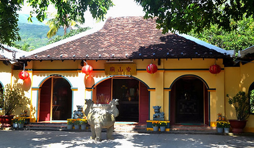 mieu ba phi yen con dao.jpg