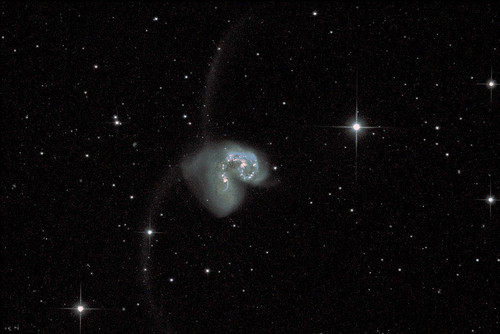 duas grandes galaxias colidindo a 60 milhoes de anos luz de distancia 28042023101412601.jpg