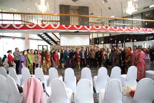 Foto Hari Batik Foto bersama 2.jpg