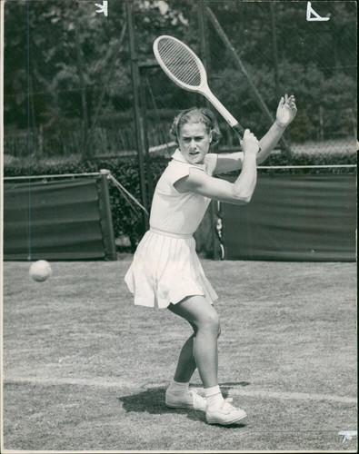 Shirley Brasher Bloomer 1957.jpg