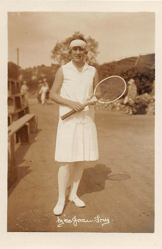JOAN FRY WIMBLEDON LADIES SINGLES RUNNER UP 1925 B W.jpg