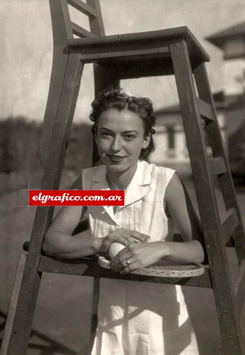 Mary Terán de Weiss circa 1950 B W.jpg