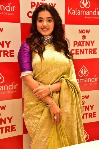 ketika sharma in a green saree by kalamandir for sjop opening.jpg