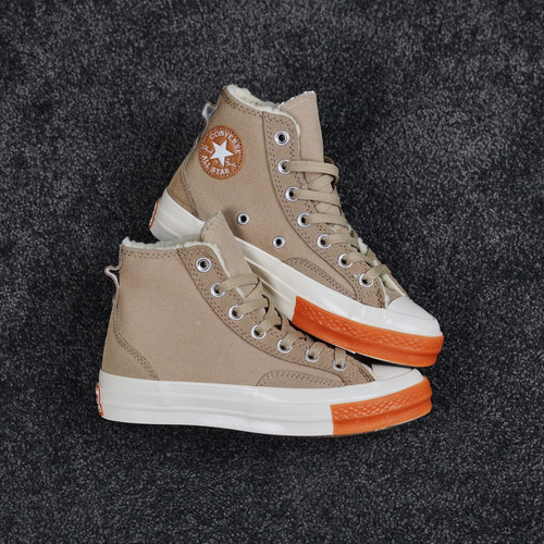 Converse winter suede Caramel cream.jpg