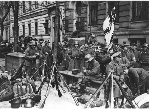 Mitglieder eines Freikorps beim Kapp Putsch, März 1920.png