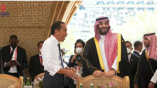 presiden ri jokowi bersama raja arab mohammed bin salman di ktt g20 bali indonesia tangkapan layar y.jpg