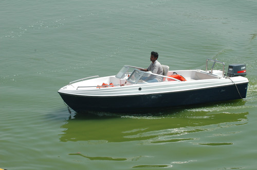 Motorboat at Kankaria lake.jpg