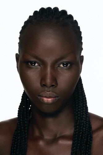 Akur Chol Model09.jpg