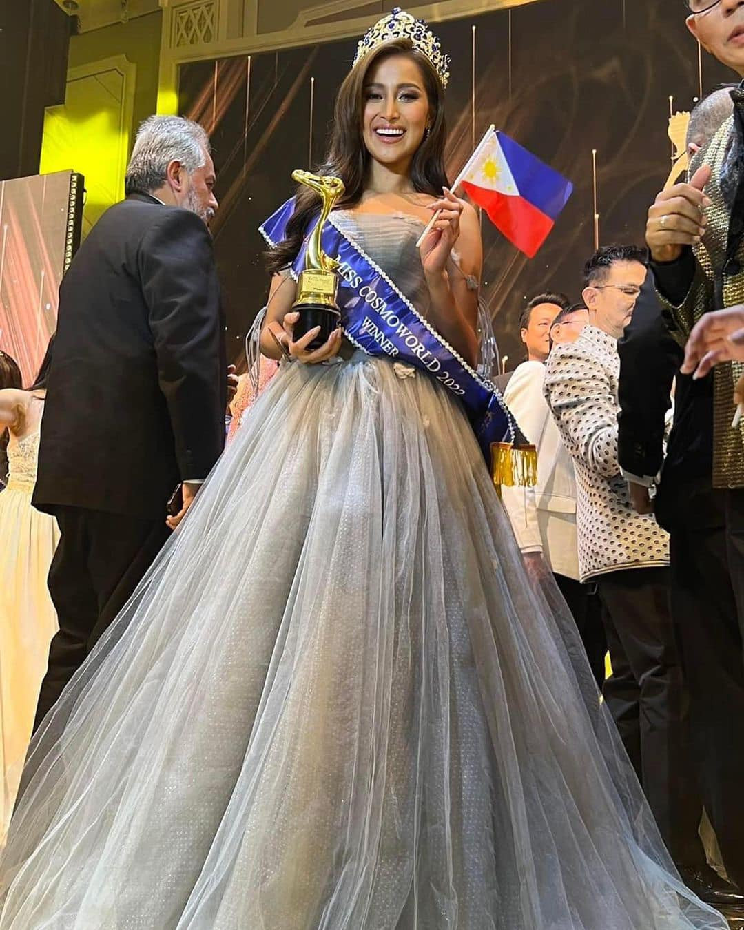 philippines vence miss cosmoworld  2022. HCvWSiG