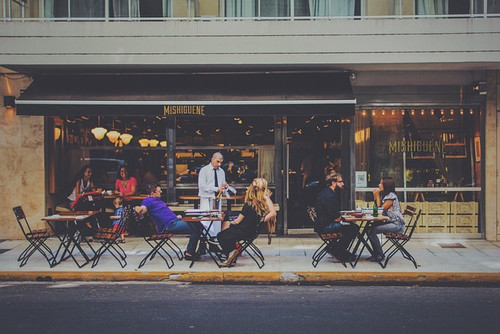 outdoor dining 1846137 640.jpg