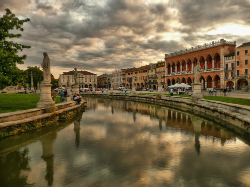 Prato della Valle HDR.jpg