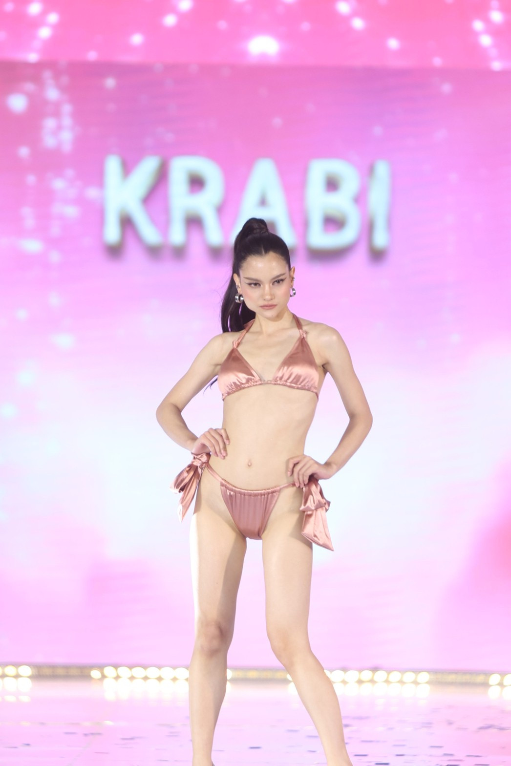 swimsuit de candidatas a miss universe thailand 2023. - Página 5 HDQ1QHl