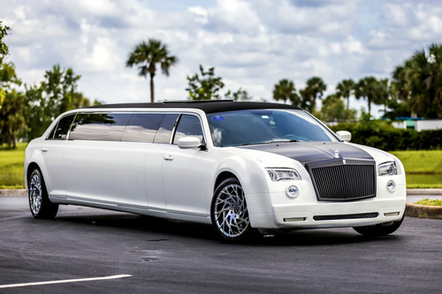 Vip-limo-service-rolls-royce-phantom-300-exterior-01-1500 https://freeimage.host/i/HEV0wOX.jpg